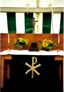 Zeltgottesdienst - Altar.jpg